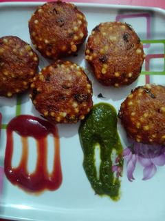 साबूदाना क्रिस्पी टिक्की (sabudana crispy tikki recipe in Hindi) रेसिपी मुख्य फोटो