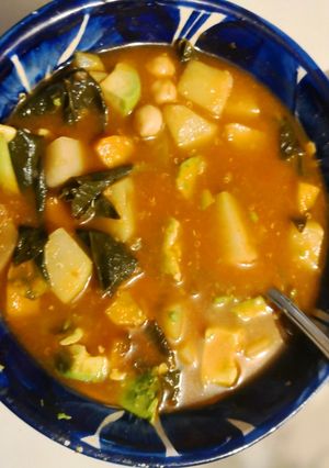 Una foto de Sopa de garbanzo con quinoa