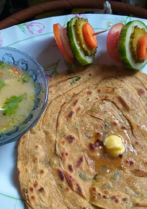 A picture of Desi Methi masala parota.