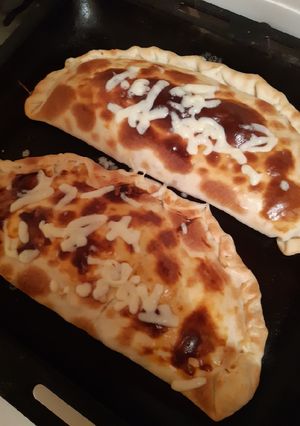 Una foto de Calzone rellenos