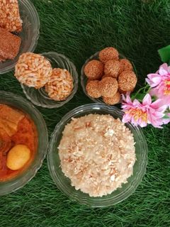 સ્ટફ આલુ રીંગણ વીથ સ્વીટ ખીચડો (સૌરાષ્ટ્ર ફેમસ ફુડસ) રેસીપી મુખ્ય ફોટો