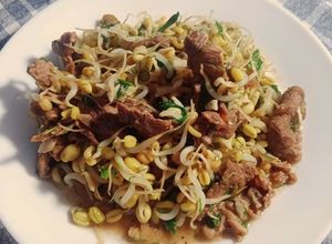 Hình của món Thịt bò xào giá.