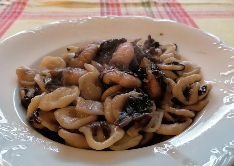 Orecchiette con radicchio e code di gamberoni