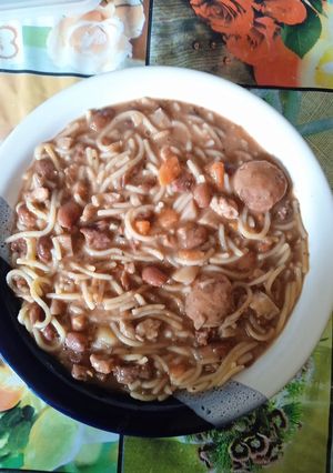 Una foto de Guiso de poroto frutilla con fideos entrefino