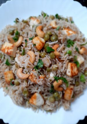 A picture of Shahi Matar Paneer Pulao.