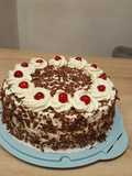 Torta (pastel) de cerezas de la selva negra