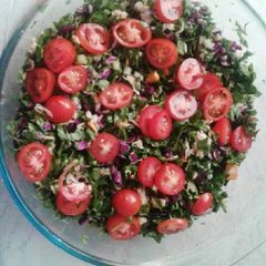 Spinach and tomato salad A picture of Spinach and tomato salad.