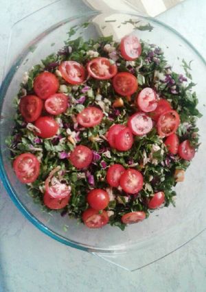 A picture of Spinach and tomato salad.