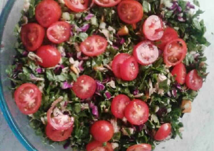 Steps to Prepare Perfect Spinach and tomato salad