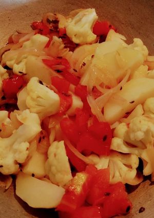 ফুলকপির টমেটো ফ্রাই(Fulkopi tomato fry recipe in Bengali) রেসিপির প্রধান ছবি