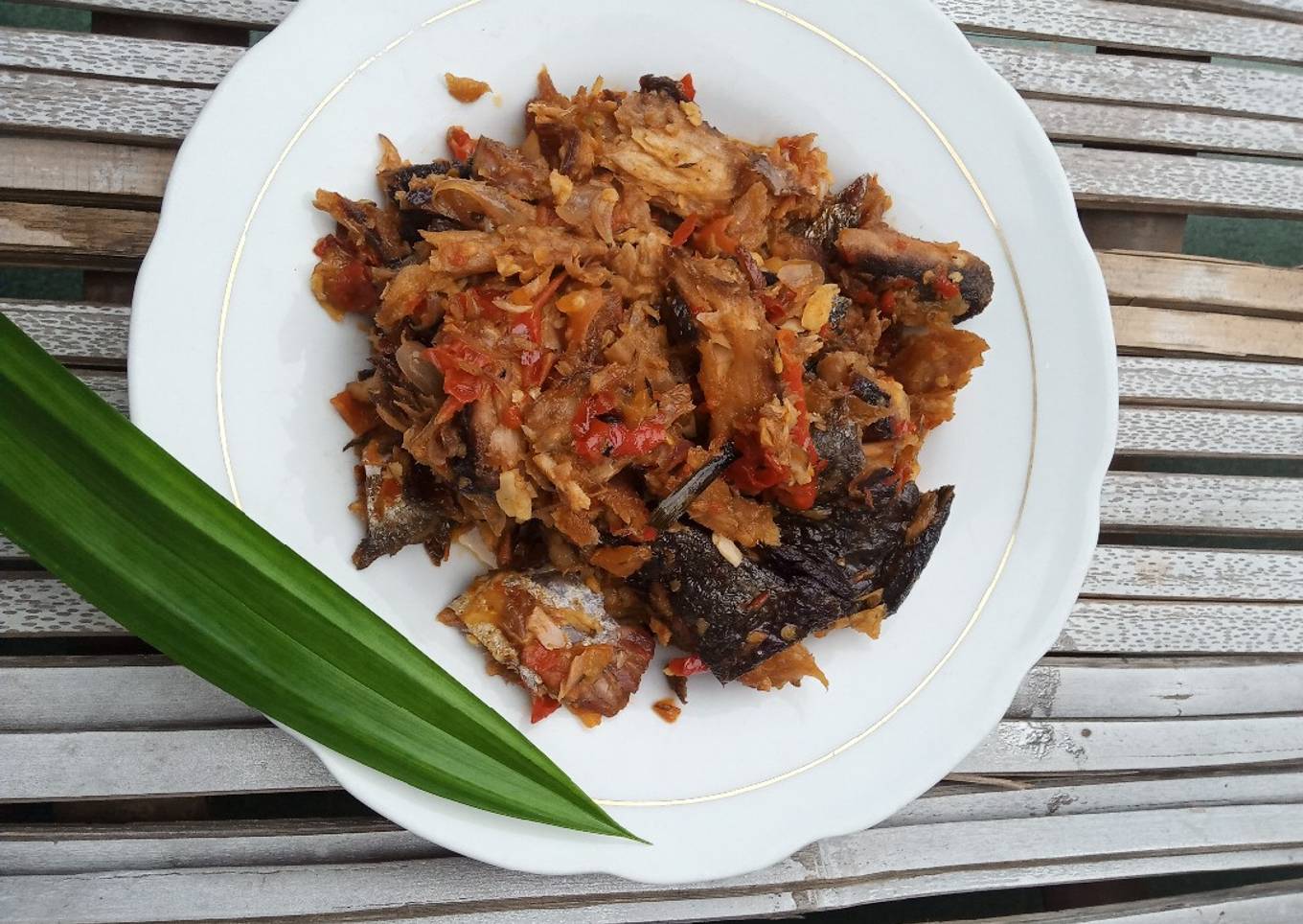 Tongkol goreng rica