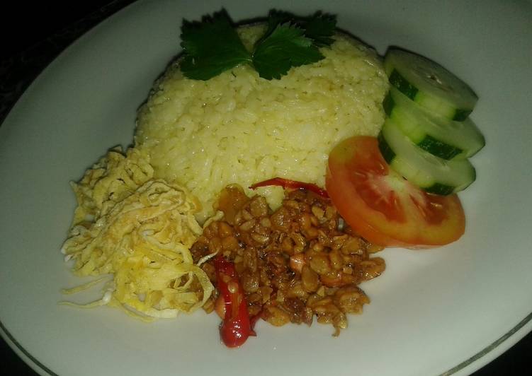 Nasi Kuning Mejikom ala Dapur Ken