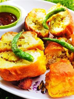 पाव वडा (pav vada recipe in marathi) रेसिपी चे मुख्य फोटो