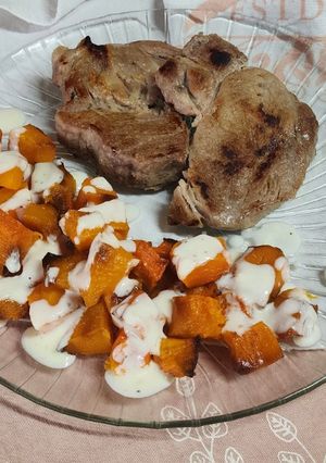 Una foto de Calabaza - Anco batata en cubos al horno con salsa de queso