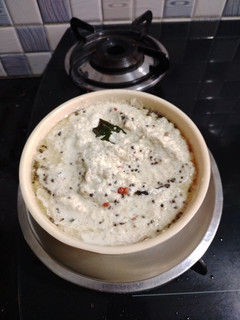 * கோக்கனெட் சட்னி*(white)(coconut chutney recipe in tamil) செய்முறை முக்கிய புகைப்படம்