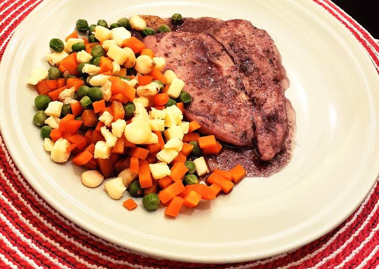 Pollo al vino y ensalada de verduras cocidas 🇵🇪