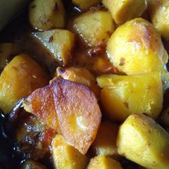 A picture of Potato  arbi curry.