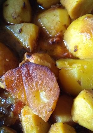 A picture of Potato  arbi curry.