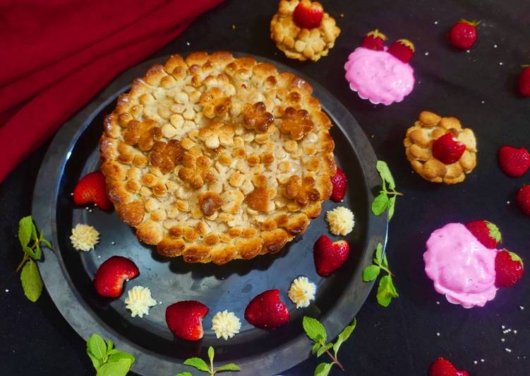 Simple Way to Make Any-night-of-the-week Apple pie with strawberry cream