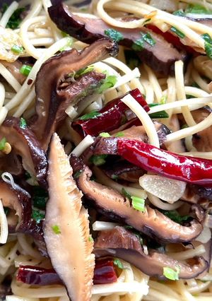 รูปของ หมี่ซั่วคั่วพริกแห้งเห็ดหอม 🍄