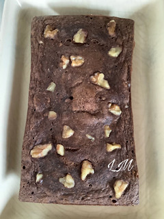 Una foto de Brownie de plátano y nueces hecho en microondas