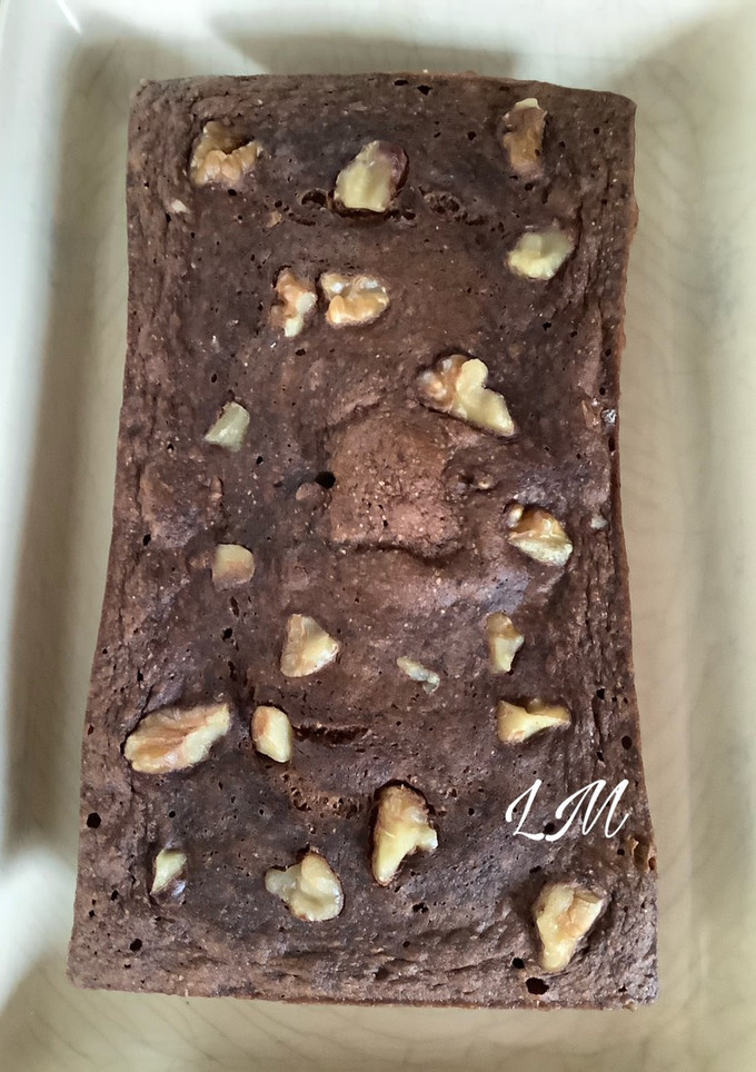 Una foto de Brownie de plátano y nueces hecho en microondas