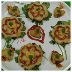 A picture of Floral Rajma Masala with Rice Crackers with hint of Lava Cheese.