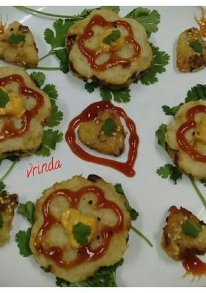 A picture of Floral Rajma Masala with Rice Crackers with hint of Lava Cheese.