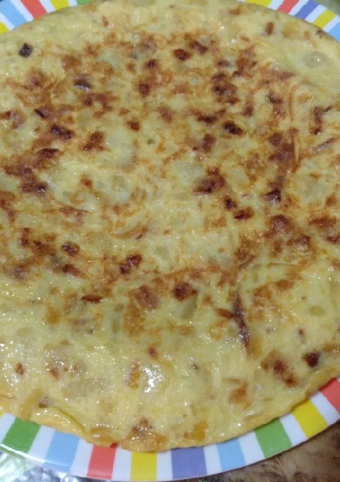 Una foto de Tortilla de patatas clásica con cebolla