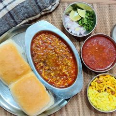 A picture of Maharashtrian Misal Pav.