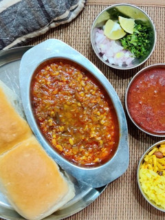 A picture of Maharashtrian Misal Pav.
