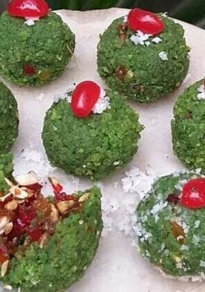 গুলকান্দে ভরা পান নারকেল লাড্ডু  (Gulkand bhora paan narkel ladoo recipe in Bengali) রেসিপির প্রধান ছবি
