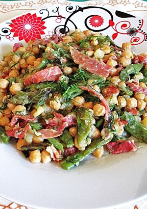 Foto principal de Garbanzos con jamón currado al eneldo
