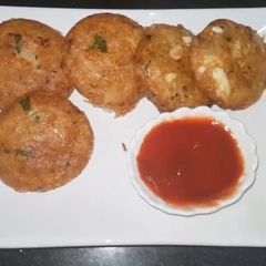 A picture of Potato Malai cutlets 2 way.