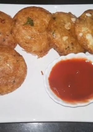 A picture of Potato Malai cutlets 2 way.