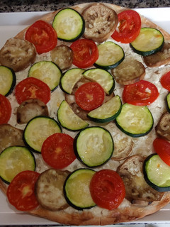 Una foto de Pizza sin gluten o normal con queso y verduras