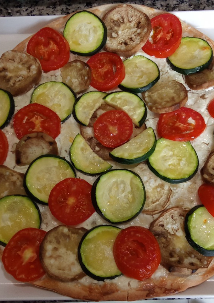 Una foto de Pizza sin gluten o normal con queso y verduras