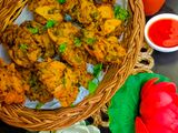 कुरकुरे आलू प्याज के पकौड़े (फटाफट)