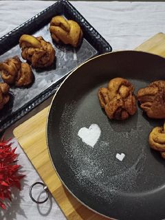 નો યીસ્ટ સિનેમન રોલ્સ ( No yeast Cinnomon Rolls Recipe in Gujara રેસીપી મુખ્ય ફોટો