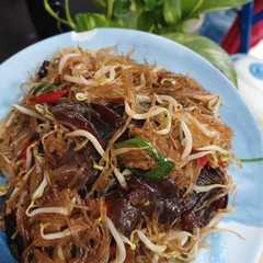 A picture of Tumis soun tauge dan jamur kuping.