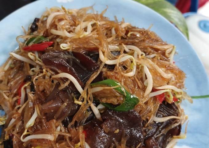 Resep: Tumis soun tauge dan jamur kuping Menu Enak Dan Mudah Dibuat