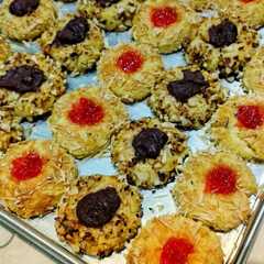 รูปของ Choco Peanut and Strowberry Cheese Thumbprint Cookies