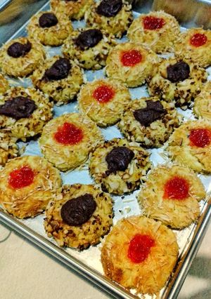 Foto resep Choco Peanut and Strowberry Cheese Thumbprint Cookies