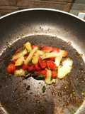 Tomate confitado con albahaca y queso