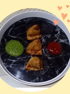 મટર સમોસા (Matar Samosa Recipe In Gujarati) રેસીપી મુખ્ય ફોટો