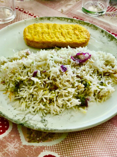 Una foto de Arroz basmati con cebollín morado