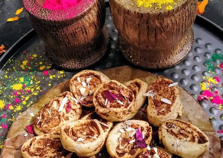 Thandai flavored gujiya bites