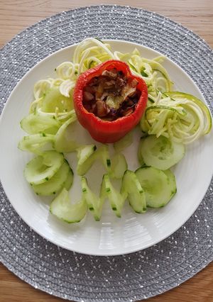 Zdjęcie przepisu Papryki faszerowane pieczarkami.