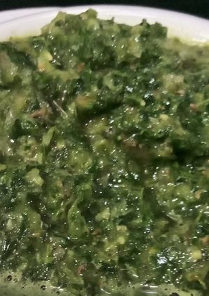 A picture of Green chutney.