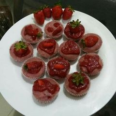 Mini Strawberry Cupcakes🍓🍓🍓 A picture of Mini Strawberry Cupcakes🍓🍓🍓.